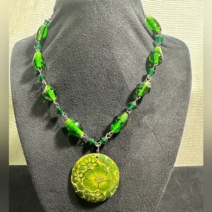 Vtg: Art Deco Hand Blown Green Art Glass Pendant Necklace
